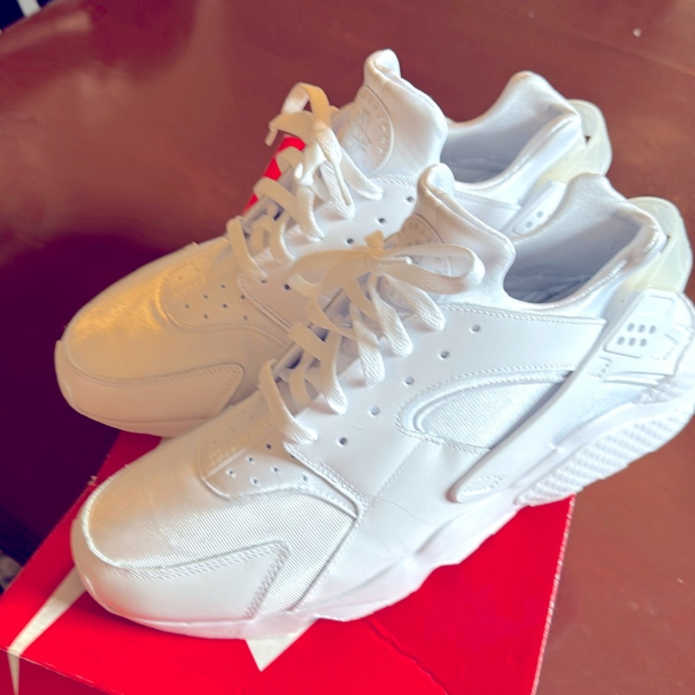 Men’s size 14 Nike huarache triple white